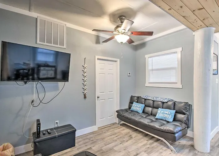 Holiday home About 3 Mi To Perdido Key Beach! Pensacola
